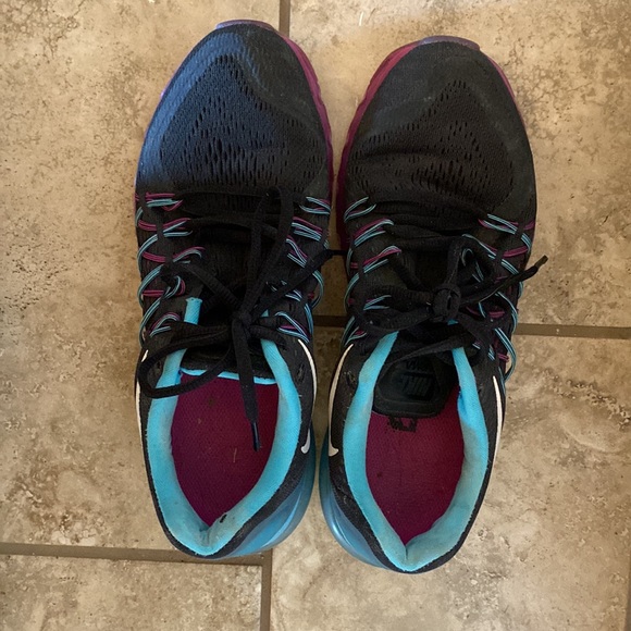 Women’s Nike Air Max - Picture 2 of 4